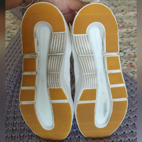 On The Roger Centre Court Womens Sneakers - Picture 7 of 7